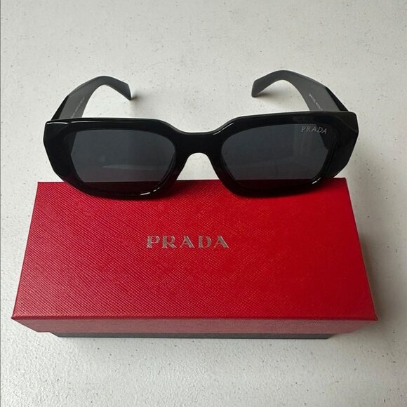 New black prada sunglasses - Picture 7 of 7